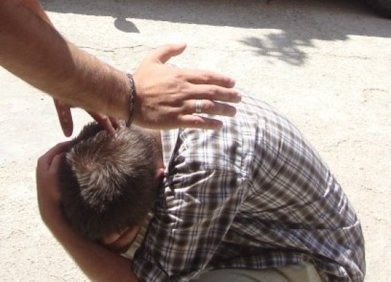 Arestat pentru tâlhărie calificată: a bătut proprietarul unei locuinţe